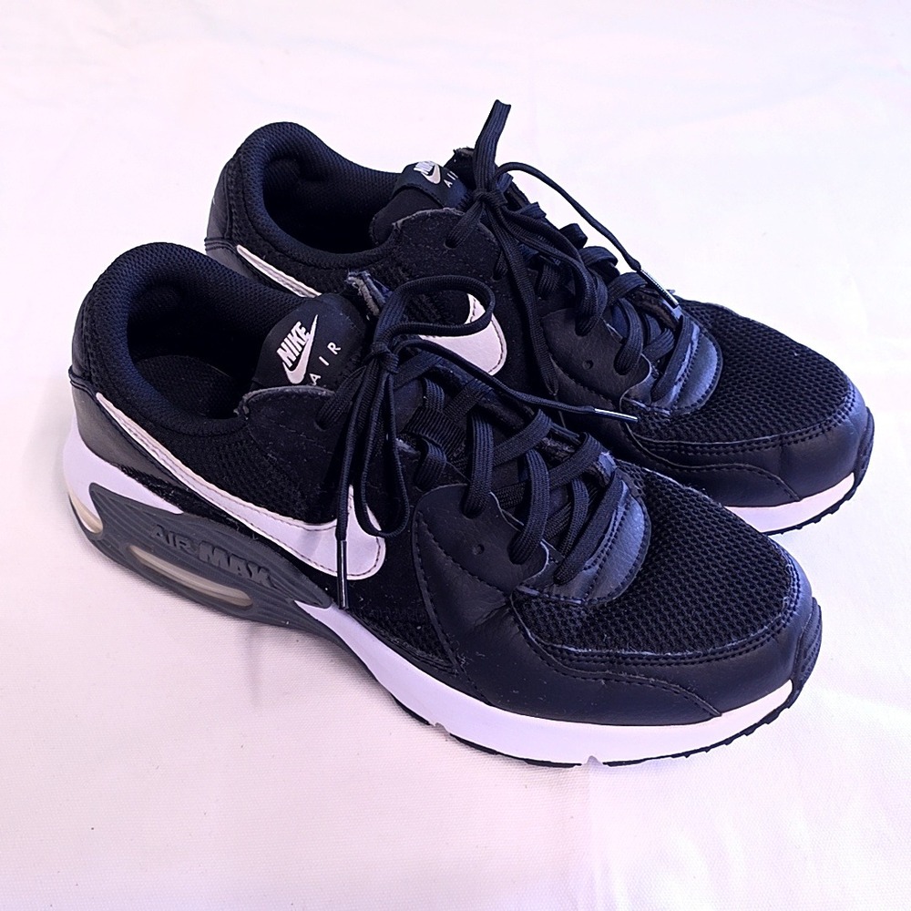 Nike Air Max Excee Womens 9.5 Black White CD5432-003 Low Top Sneakers